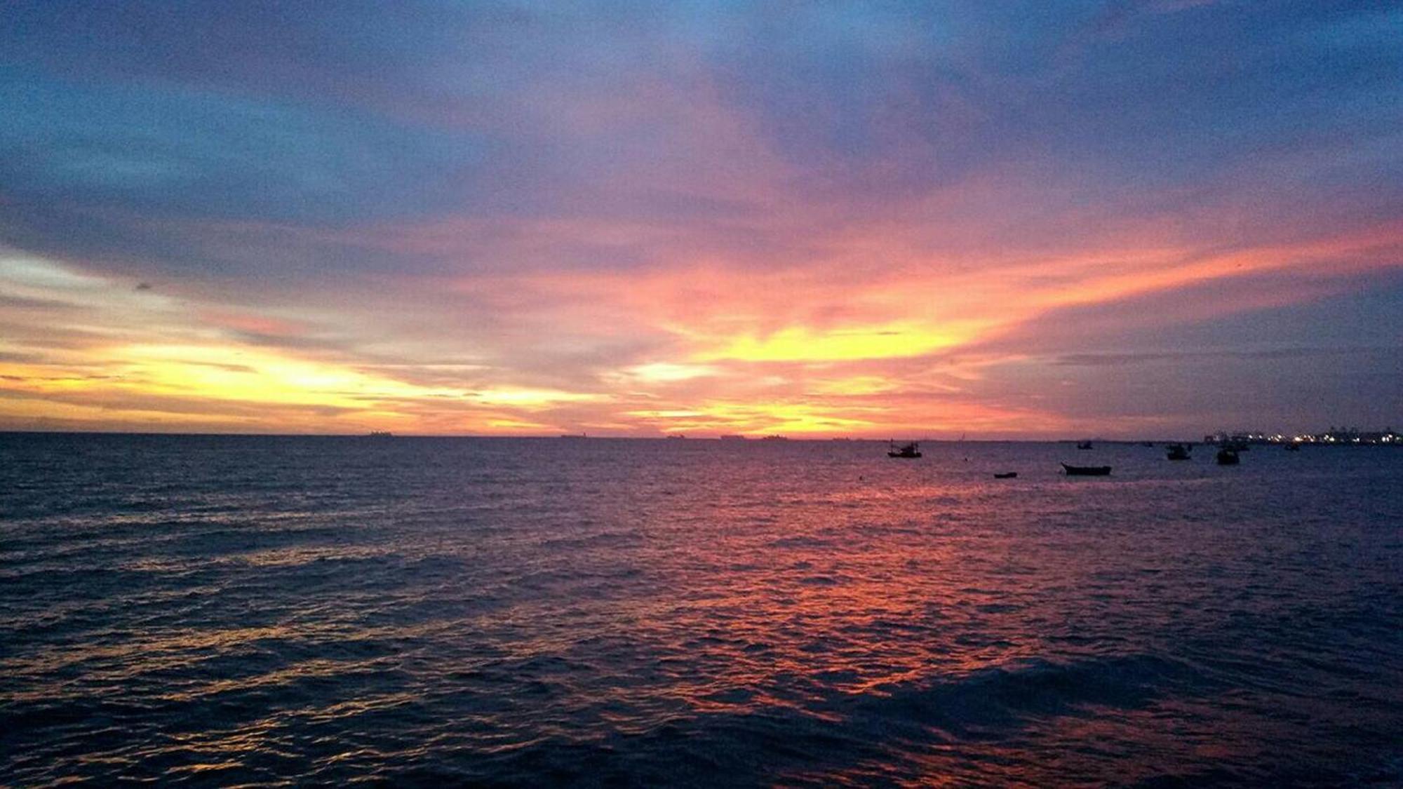 Serene Sands Bang Lamung Buitenkant foto