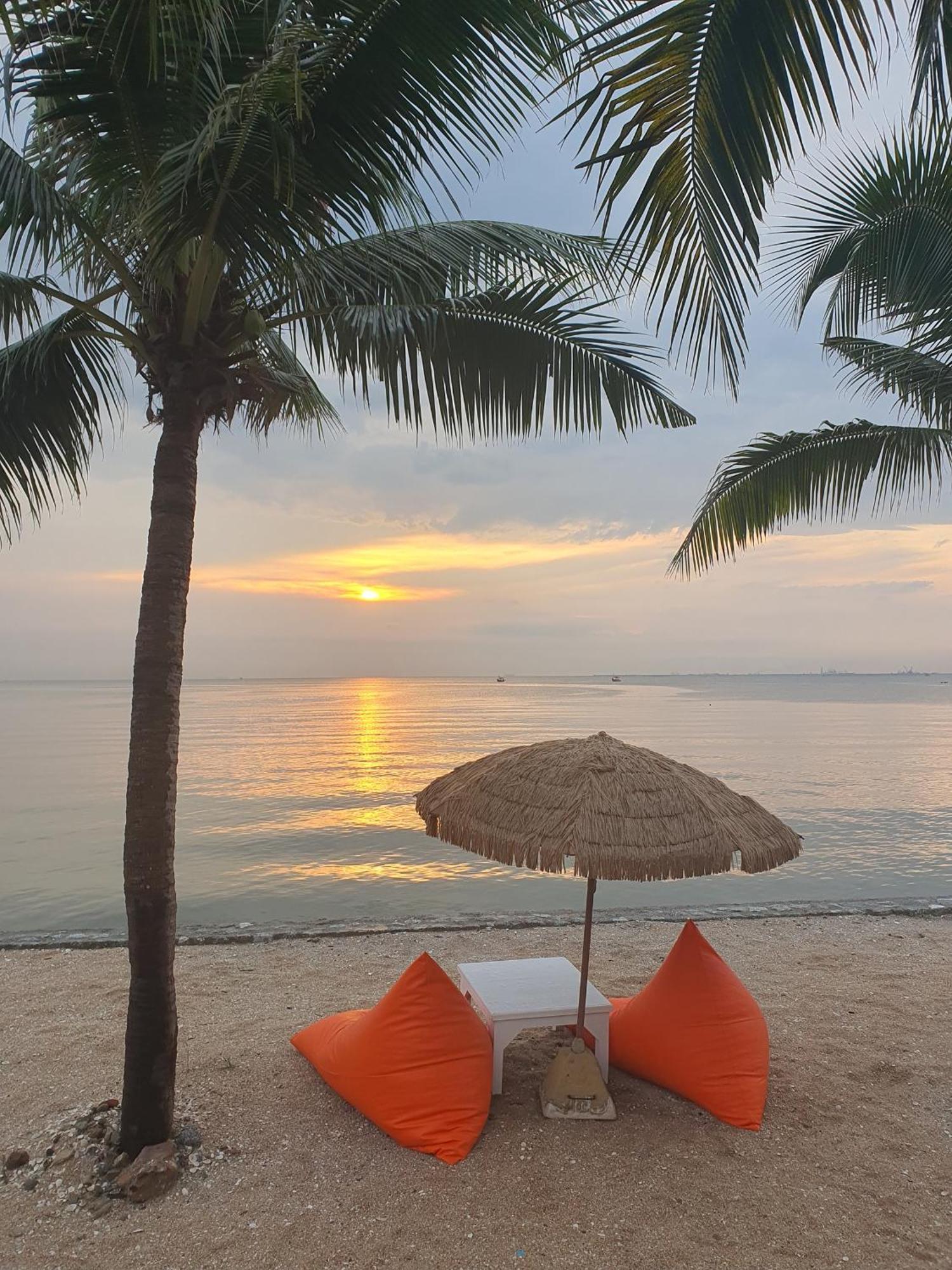 Serene Sands Bang Lamung Buitenkant foto